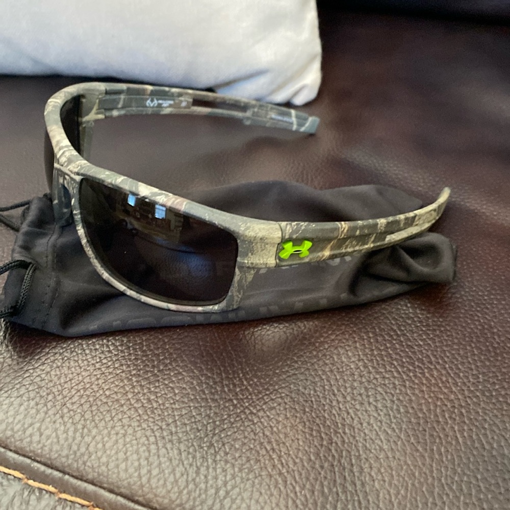 NWT UA Under Armour Captain real tree sunglasses